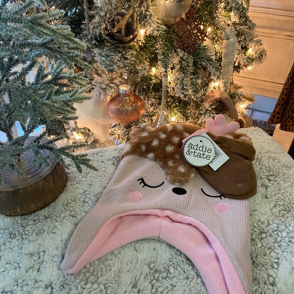 Addie & Tate 2-piece set Deer Beanie/Hat & Mittens *NWT*